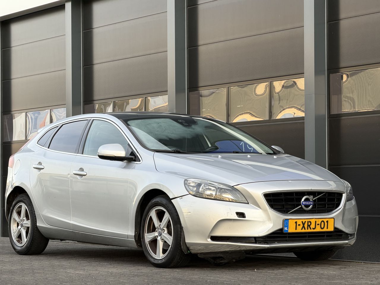 Volvo V-40