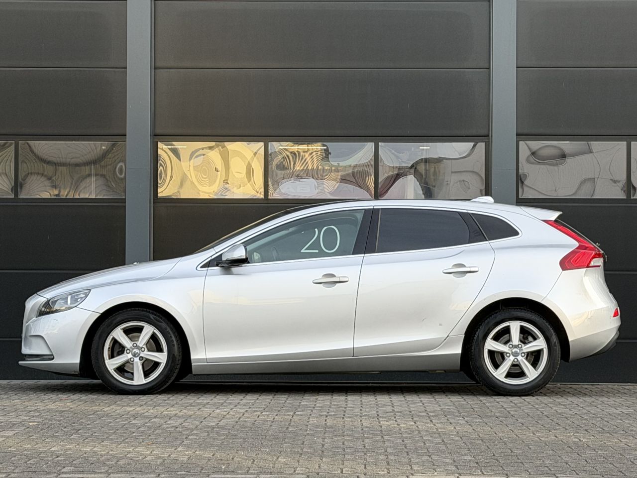 Volvo V-40