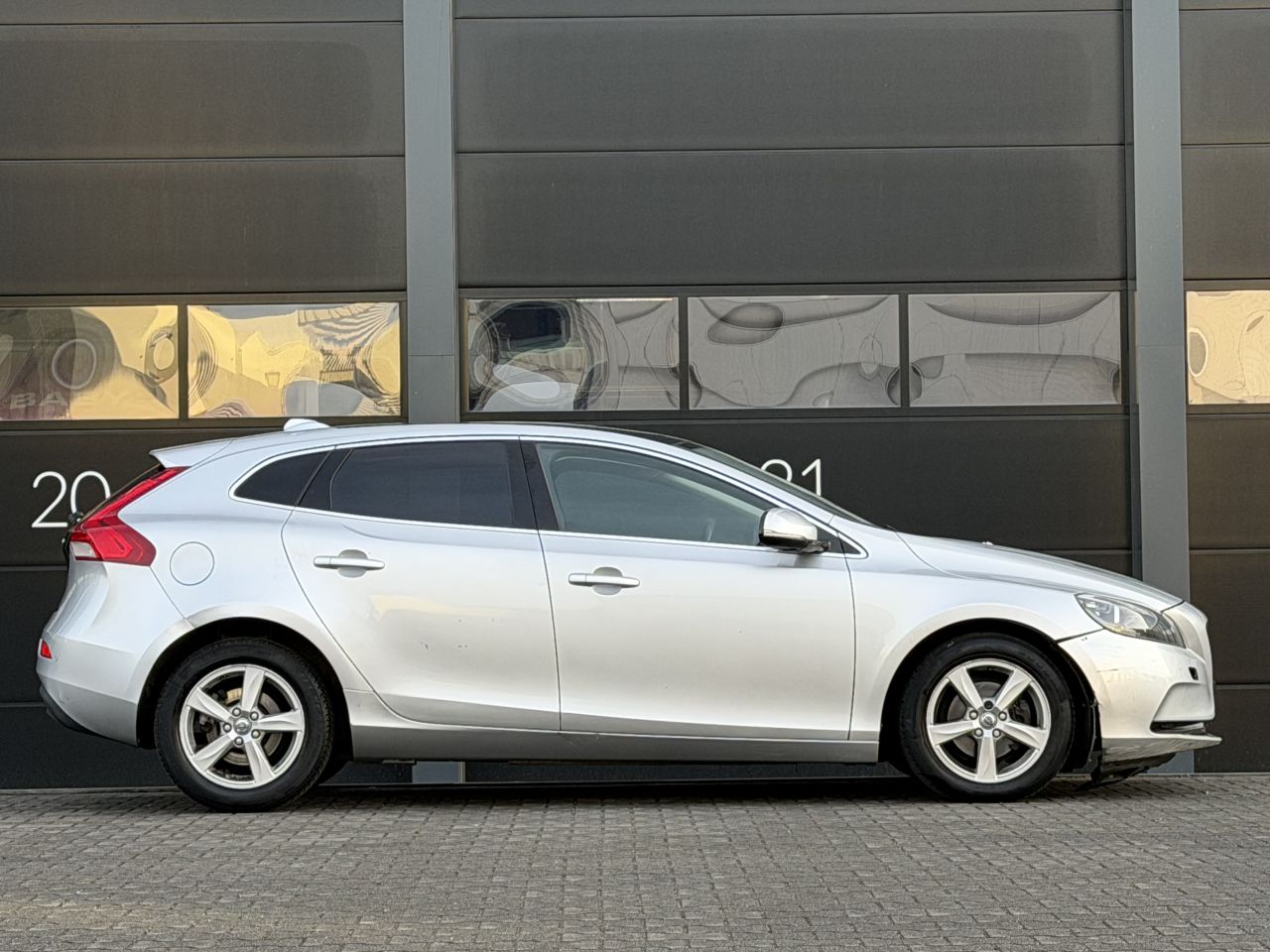 Volvo V-40