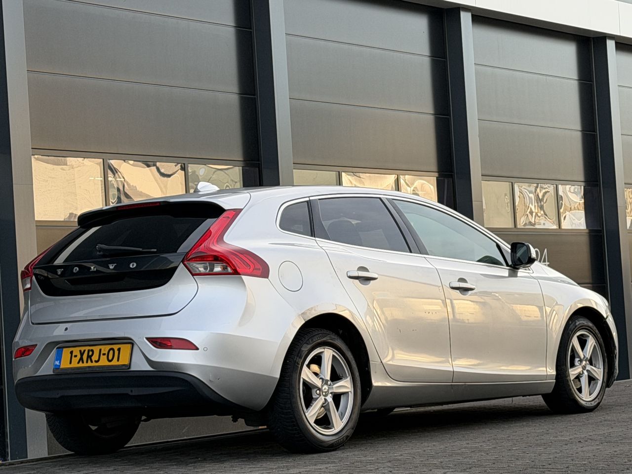 Volvo V-40