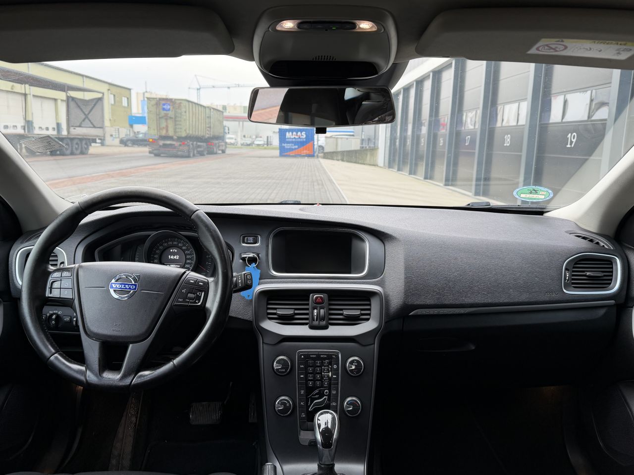 Volvo V-40