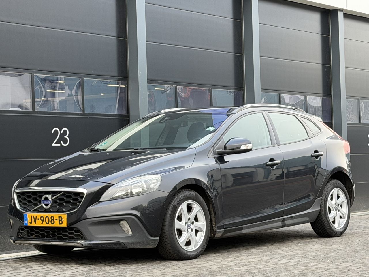 Volvo V-40