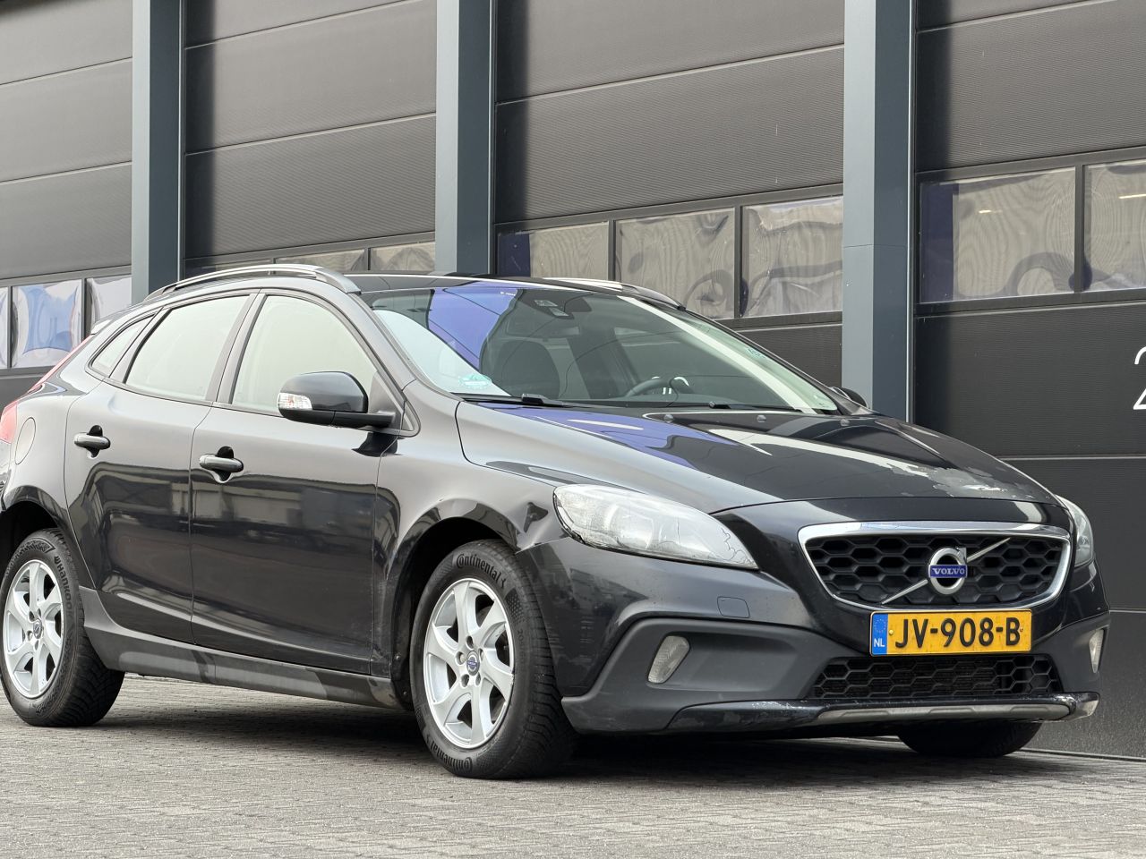 Volvo V-40