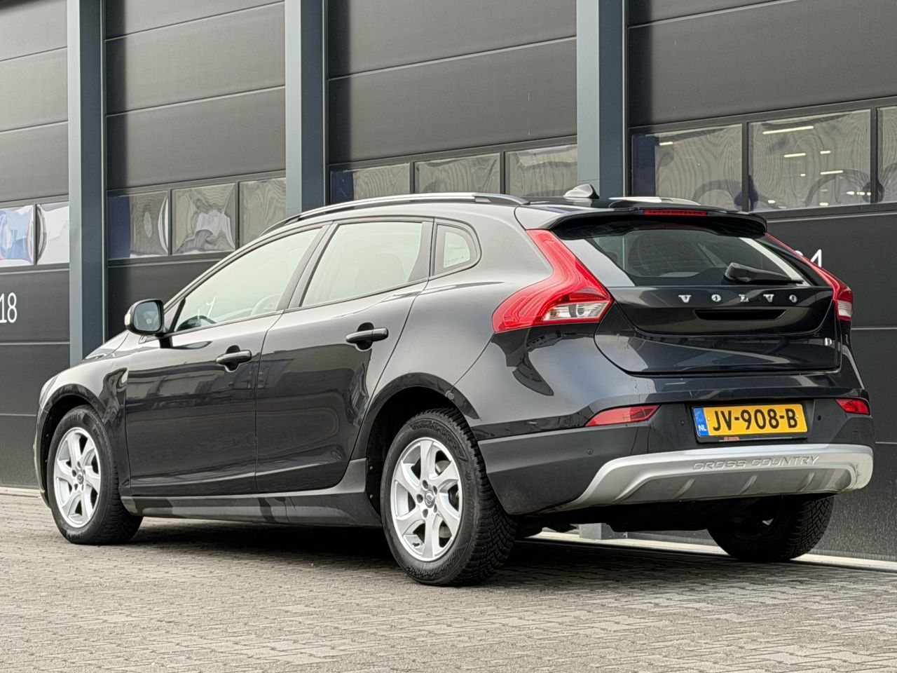 Volvo V-40
