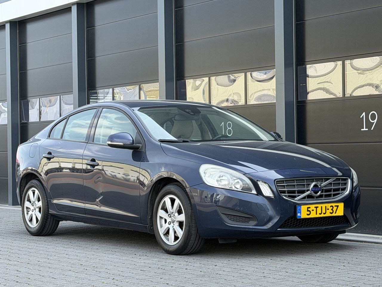 Volvo S-60
