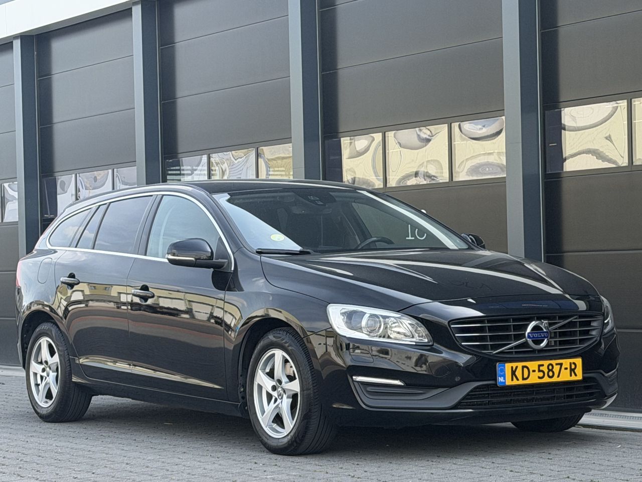 Volvo V-60