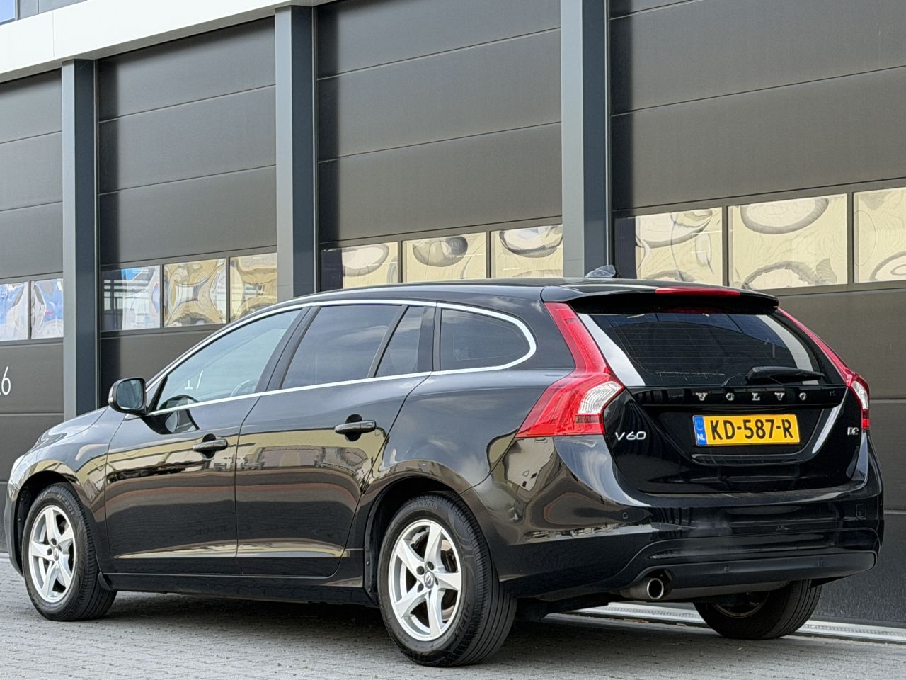Volvo V-60