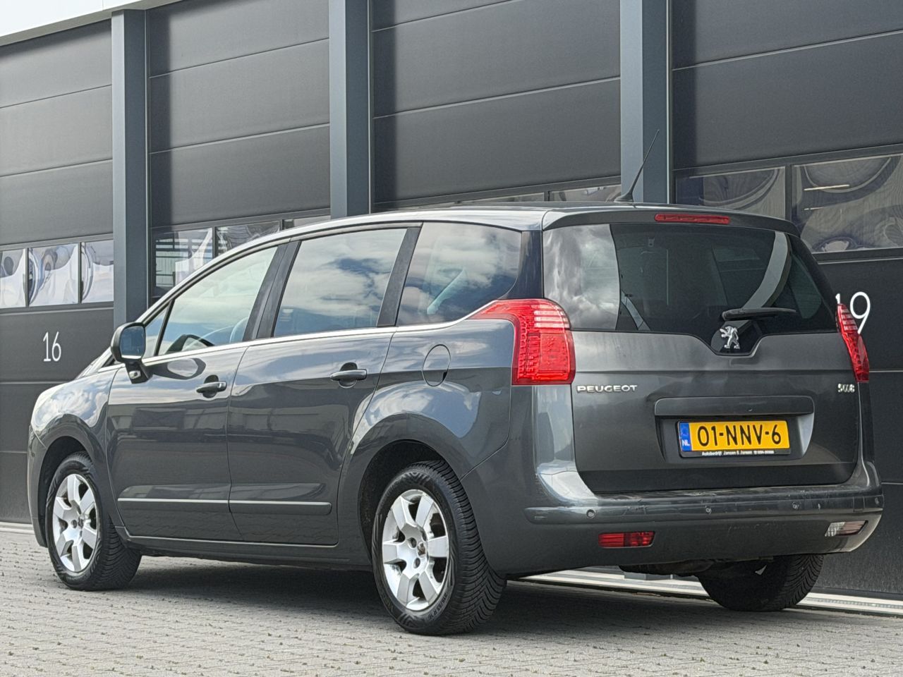 Peugeot 5008