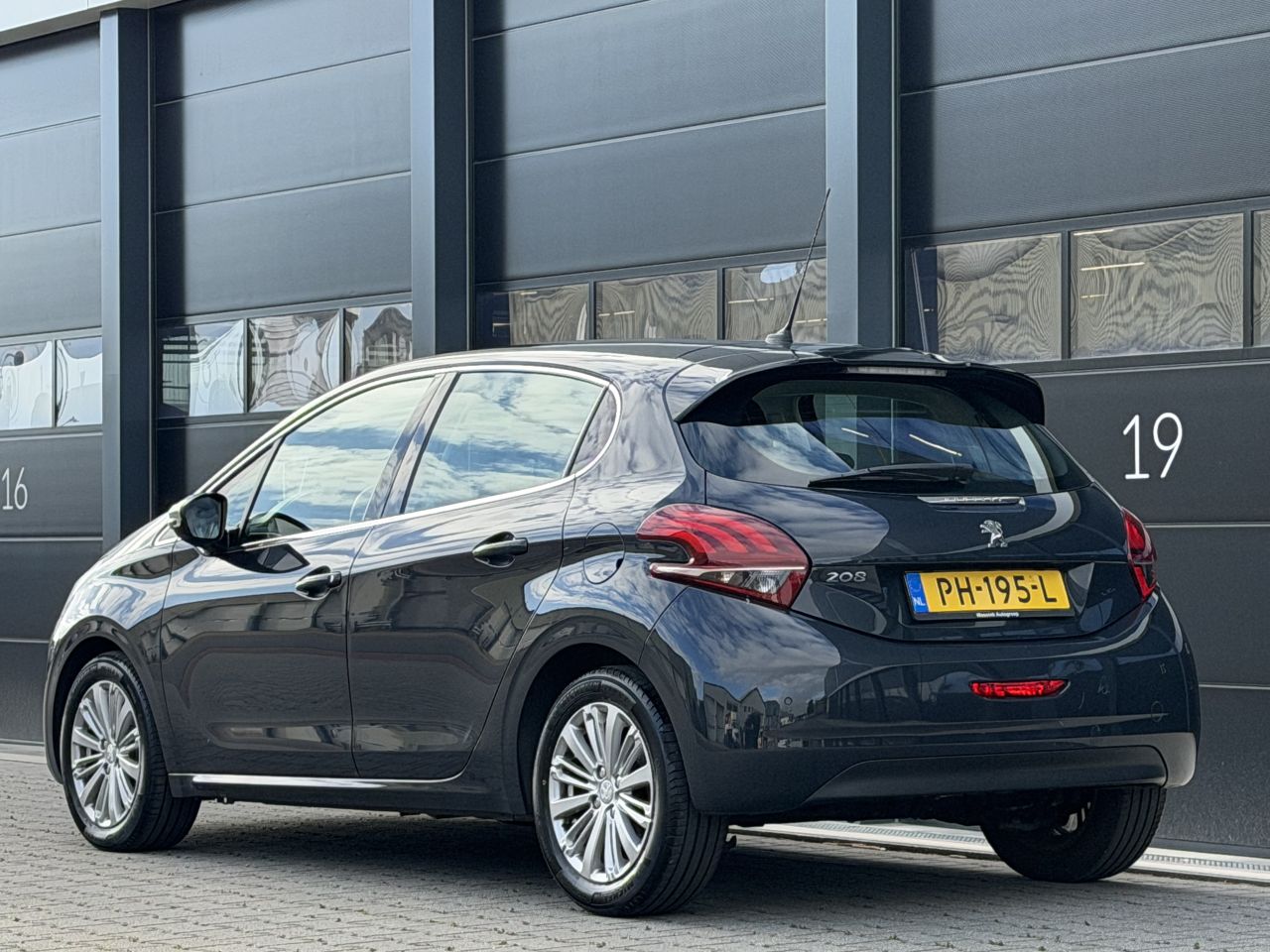 Peugeot 208