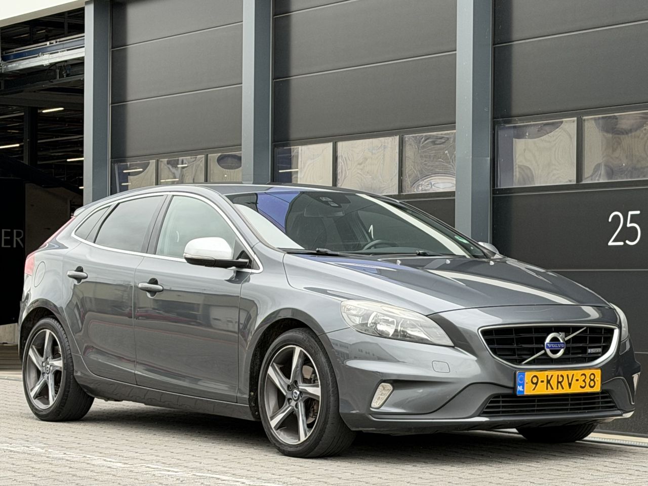 Volvo V-40