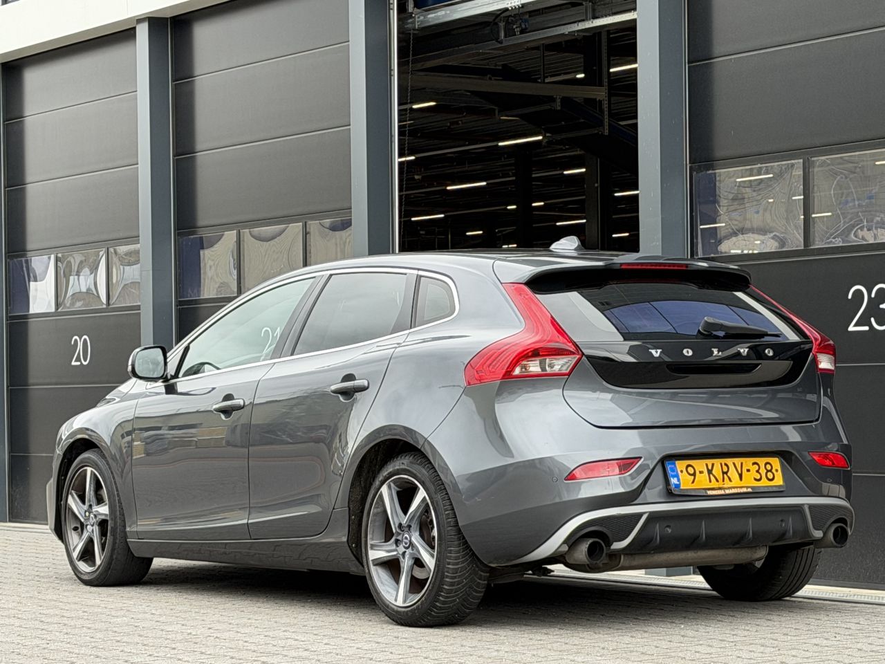 Volvo V-40