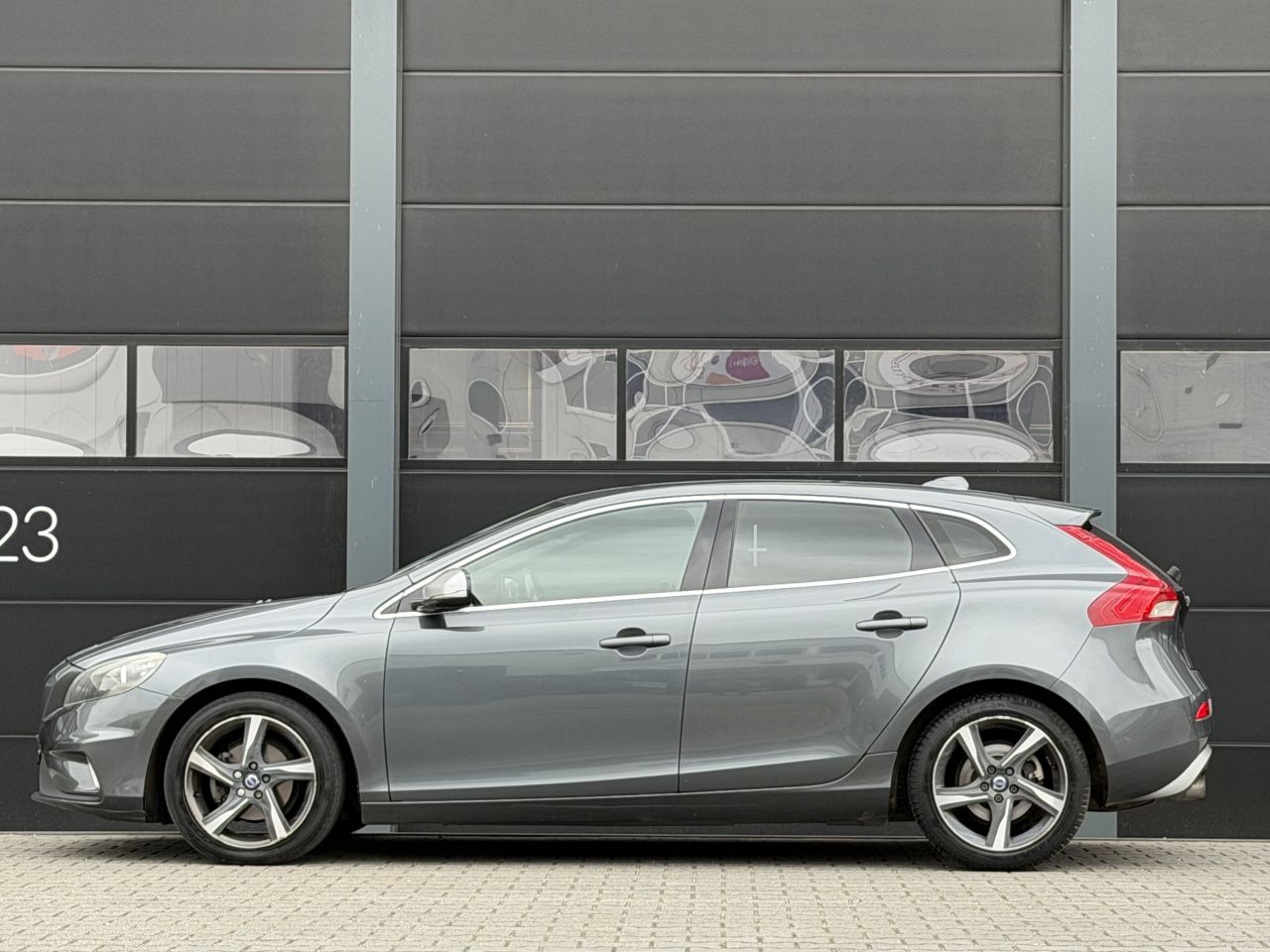 Volvo V-40