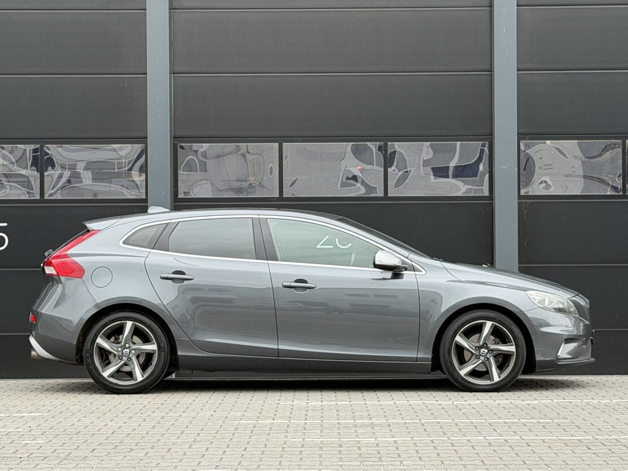 Volvo V-40