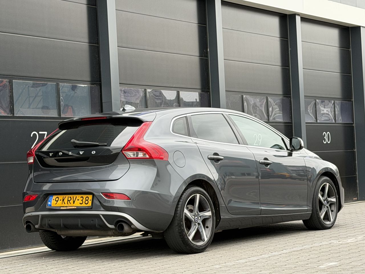 Volvo V-40
