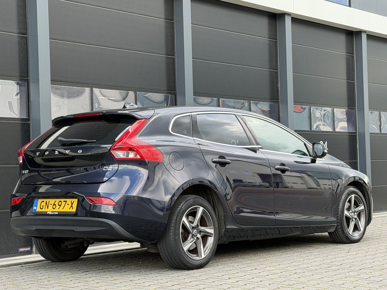 Volvo V-40