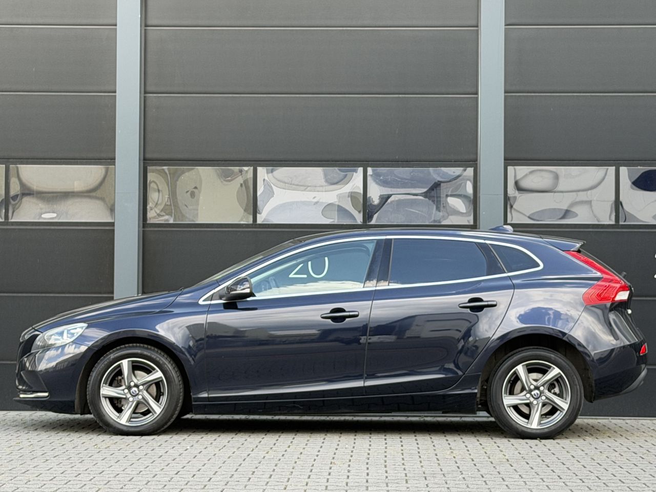 Volvo V-40