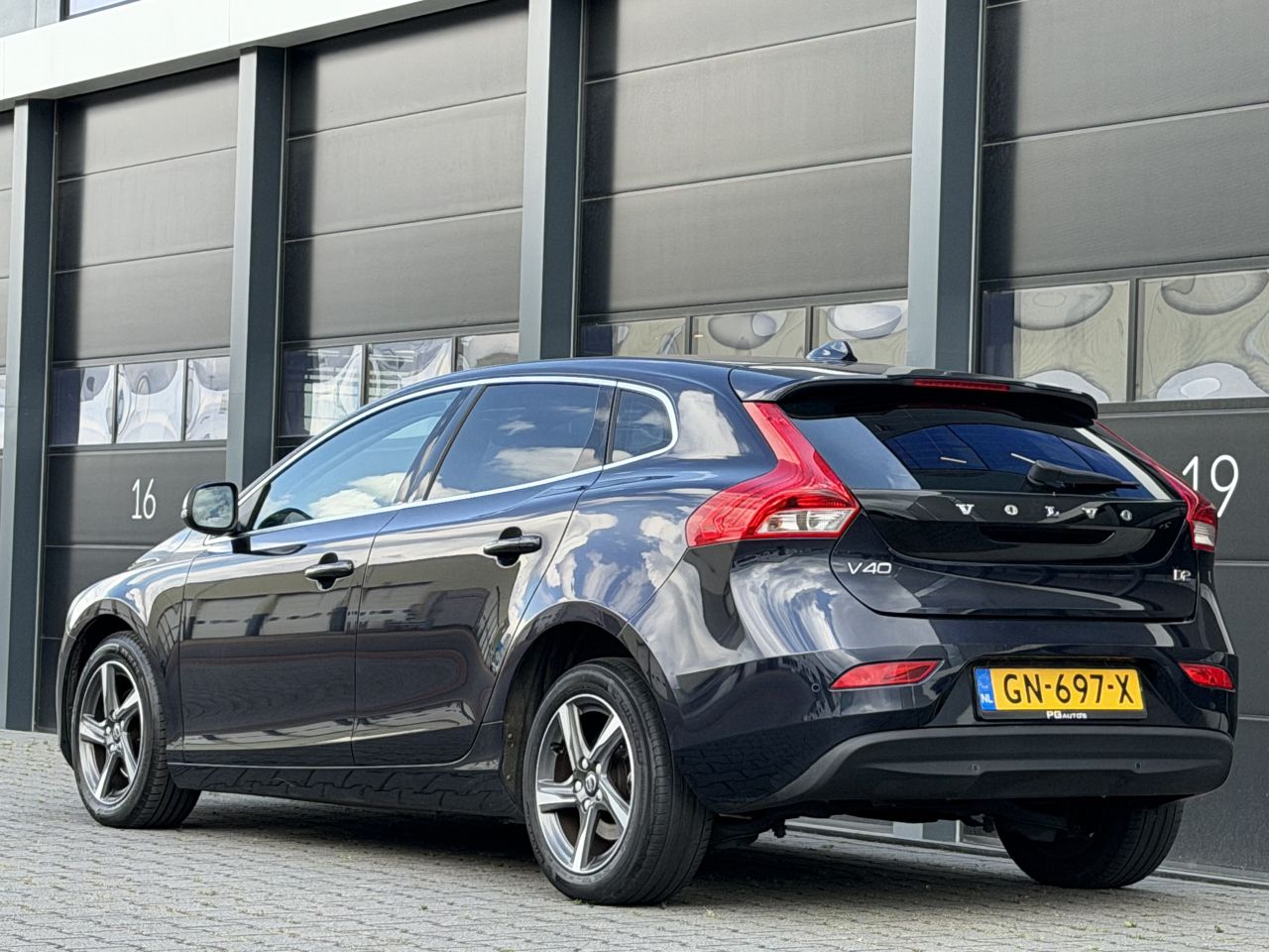 Volvo V-40