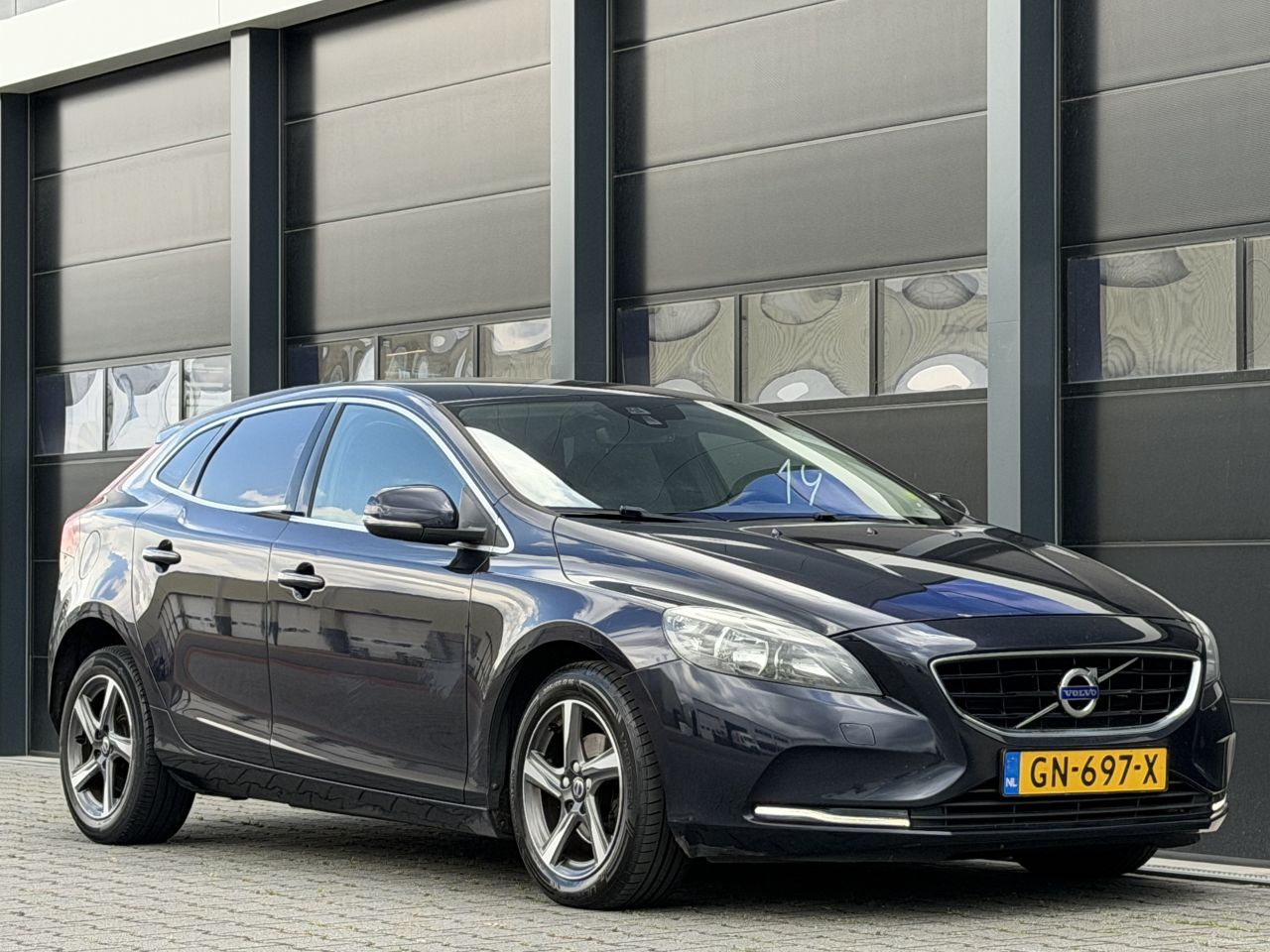 Volvo V-40