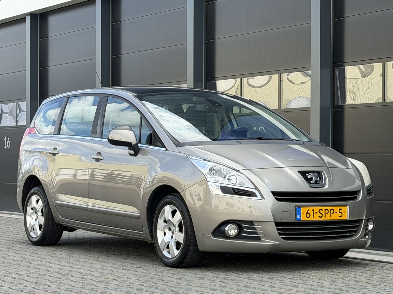Peugeot 5008