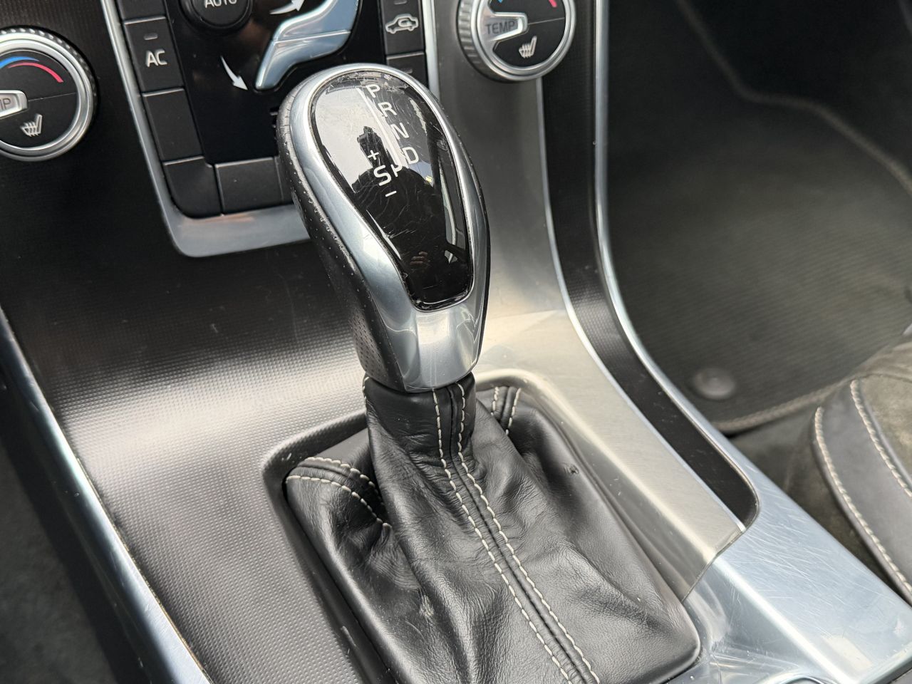 Volvo V-60