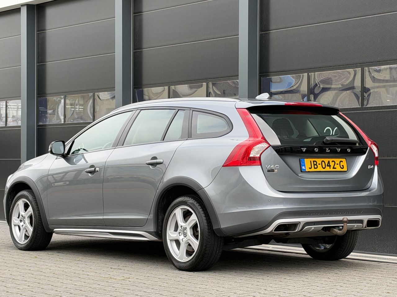 Volvo V-60