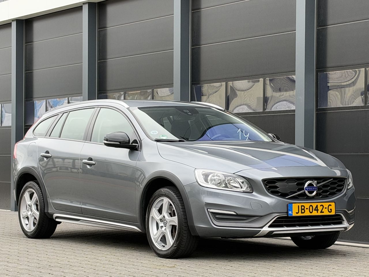 Volvo V-60