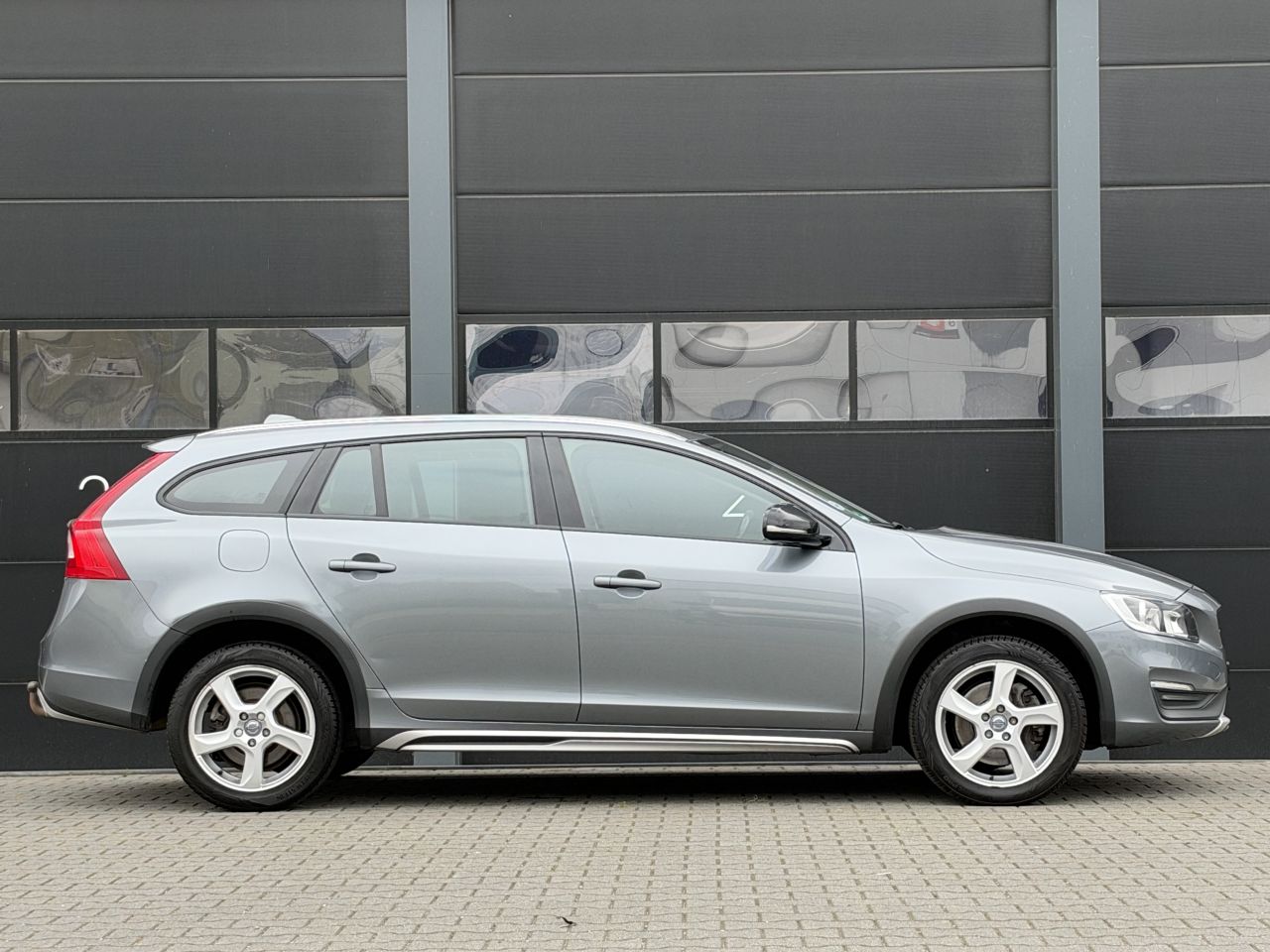 Volvo V-60