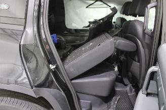 Land Rover Defender  picture 12