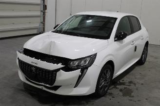 krockskadad bil auto Peugeot 208  