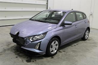damaged passenger cars Hyundai I-20 i20 2025/9
