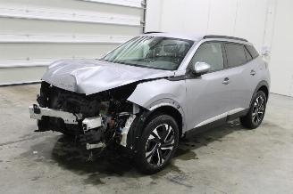 Damaged car Peugeot 2008  2021/4