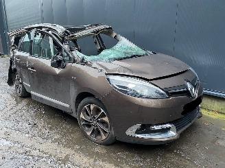 damaged passenger cars Renault Mégane Scénic Renault Megane Scenic MPV 1.5 D Diesel 1.461cc 81kW 2015/8