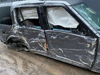 Land Rover Discovery 4 Discovery IV (LAS) Terreinwagen 2009 / 2017 3.0 TD V6 24V Van Jeep/SUV  Diesel 2.993cc 155kW picture 3