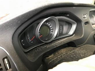 Volvo V-40 (MV) Hatchback 5-drs 2018 2.0 D2 16V Hatchback 4Dr Diesel 1.969cc 88kW (120pk) FWD picture 16