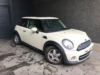 rozbiórka samochody osobowe Mini Cooper (R56) Hatchback 2006 / 2013 1.6 Cooper D 16V Hatchback  Diesel 1.598cc 82kW (111pk) FWD 2011/1