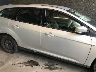 Ford Focus III Wagon Combi 2010 / 2018 1.0 Ti-VCT EcoBoost 12V 100 Combi/o  Benzine 998cc 74kW (101pk) FWD picture 3