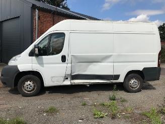 Peugeot Boxer (U9) Van 2014 2.2 HDi 110 Euro 5 Bestel  Diesel 2.198cc 81kW (110pk) FWD picture 4