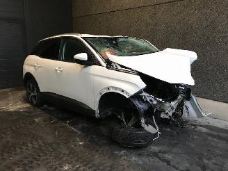 damaged passenger cars Peugeot 3008 II (M4/MC/MJ/MR) MPV 2018 1.6 BlueHDi 115 MPV  Diesel 1.560cc 85kW (116pk) FWD 2018/6