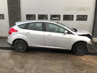 Ford Focus III Wagon Combi 2010 / 2018 1.0 Ti-VCT EcoBoost 12V 100 Combi/o  Benzine 998cc 74kW picture 2