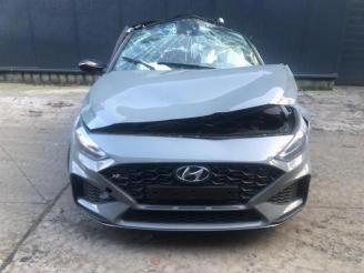 Damaged car Hyundai I-30 i30 Wagon (PDEF5), Combi, 2017 1.5 T-GDI 16V Hybrid 48V 2022/10