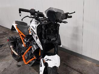 KTM 125 Duke  picture 2