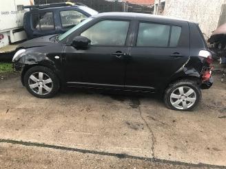 Suzuki Swift 1300cc - benzine - automaat picture 4