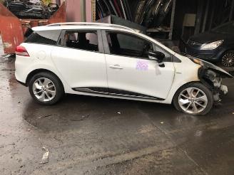 disassembly passenger cars Renault Clio Benzine - 6vit 2016/1