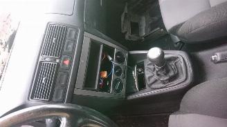 Volkswagen Golf 2002 1.6 16v AZD bak ERT Grijs LC7V onderdelen picture 12