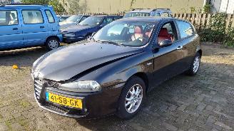 Coche siniestrado Alfa Romeo 147 2005 1.6 16v AR37203 Zwart 846/A onderdelen 2005/11