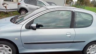 Peugeot 206 206 (2A/C/H/J/S), Hatchback, 1998 / 2012 1.4 16V picture 7