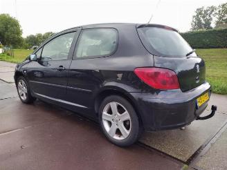 Peugeot 307 307 (3A/C/D), Hatchback, 2000 / 2009 2.0 16V picture 4