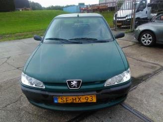 Coche siniestrado Peugeot 306 306 (7B), Sedan, 1993 / 2002 1.4 SL,SR 1997/9