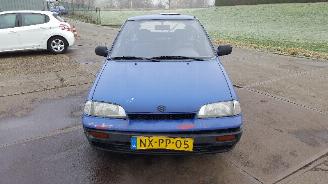 dañado ciclomotor Suzuki Swift  1996/4