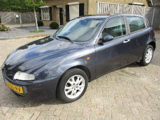 Damaged car Alfa Romeo 147 1.9 JTD DISTINCTIVE CLIMA 2002/3